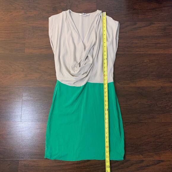 Diane Von Furstenberg gray & green silk mini dress size 0 - Picture 10 of 11